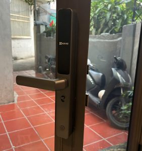 iHome Life, ShopMi & Xiaomi Center - đơn vị lắp đặt khóa vân tay chuyên nghiệp tại nhà